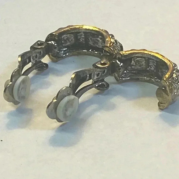 COPY - SILVER GOLD AND LIME GREEN STONES - CLIP ON EARRINGS - Picture 7 of 12